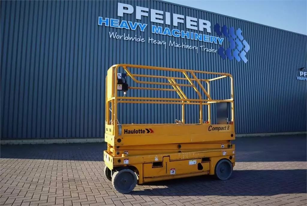 E-FARM: Haulotte compact 8 electric, 8.2m working height, 350kg cap - Nacelle - id MKNJYJF - 4 950 € - Année: 2011 - Pays-Bas