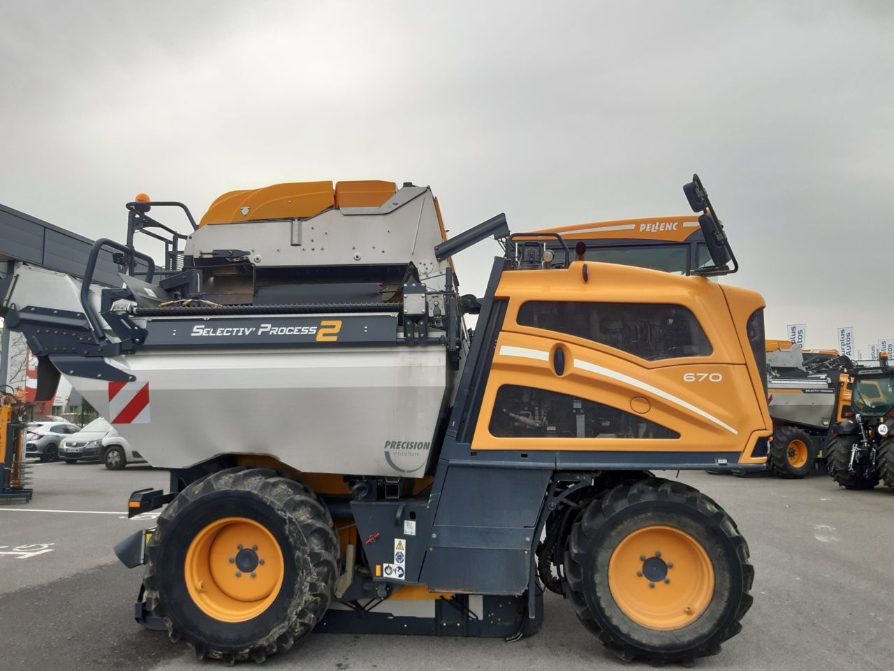 E-FARM: Pellenc optimum 670 l selectiv process ii - 1135 h - Grape harvester - id LUFBVRE - €110,000 - Year of construction: 2018 - France