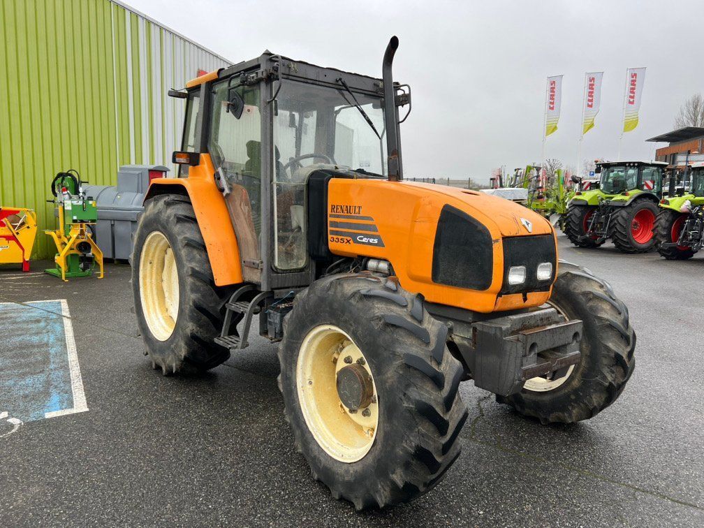 E-FARM: Renault Ceres 335 X - Traktor - id SHQQIXB - 19.000 € - Baujahr: 2001 - Abgelesene Motorstunden: 8.192,Frankreich