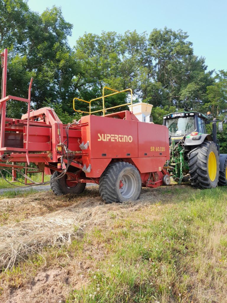 E-FARM: Supertino sr 60.120 - Presse à balles - id 3TDPVDU - 12 000 € - Année: 1998 - Balles produites: 60 000,France
