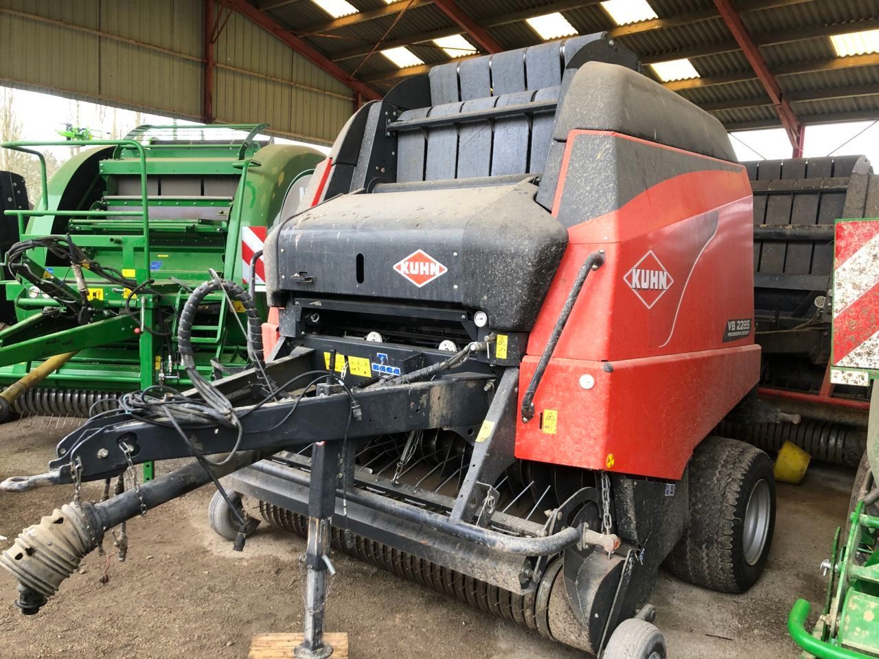E-FARM: Kuhn VB 2285 - Presse à balles - id TD9XZVZ - 14 900 € - Année: 2017 - Balles produites: 23 000,France