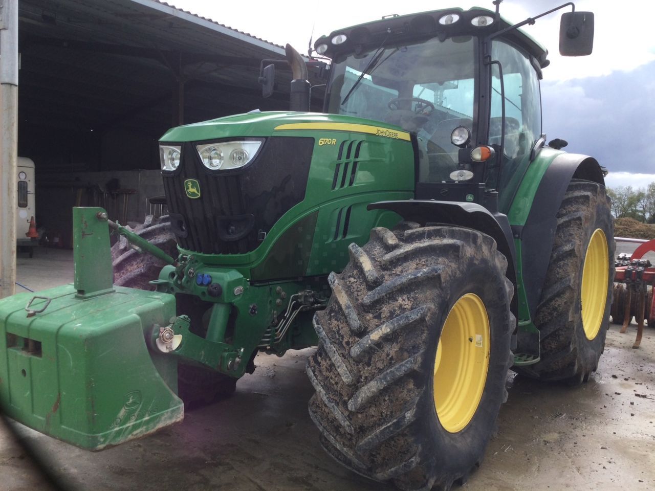 E-FARM: John Deere 6170 R - Tracteur - id RRRVWWV - 69 000 € - Année: 2012 - Lecture du nombre d'heure: 5 900,Puissance du moteur (chevaux): 190,France
