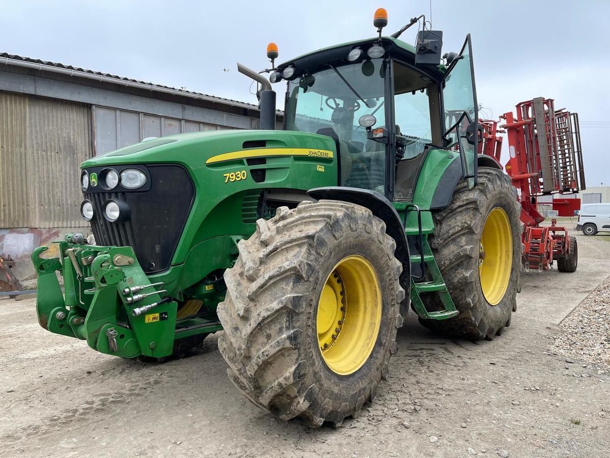 E-FARM: John Deere 7930 - Tractor - id YXQCE4P - €65,000 - Year of construction: 2009 - Engine hours: 8,900,Engine power (HP): 220,France