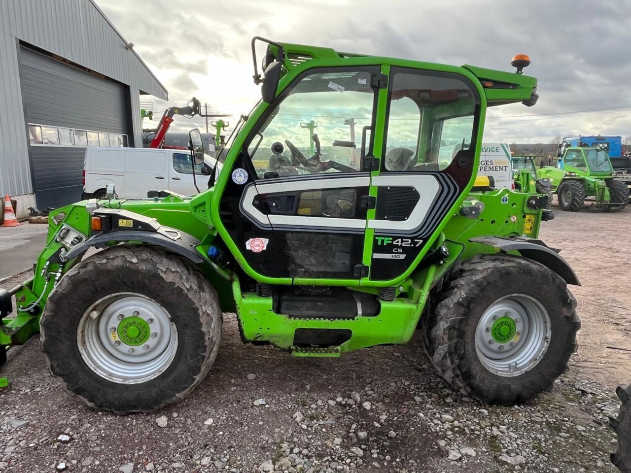 E-FARM: Merlo tf42.7 cs 140 - Ładowacz teleskopowy - id GWVMZ28 - 62 000 € - Rok produkcji: 2019 - Motogodziny: 2950,Francja