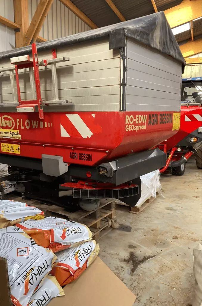 E-FARM: Vicon geospread - Esparcidor de abono - id JI38EZX - 9000 € - Año: 2012 - Francia