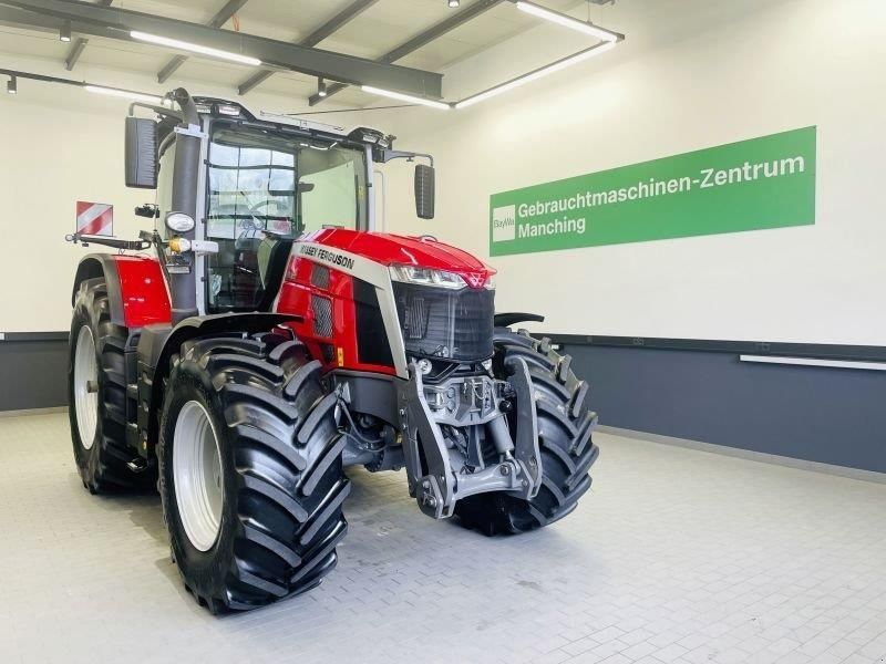 Massey Ferguson 8S.305 Tractor €176,975