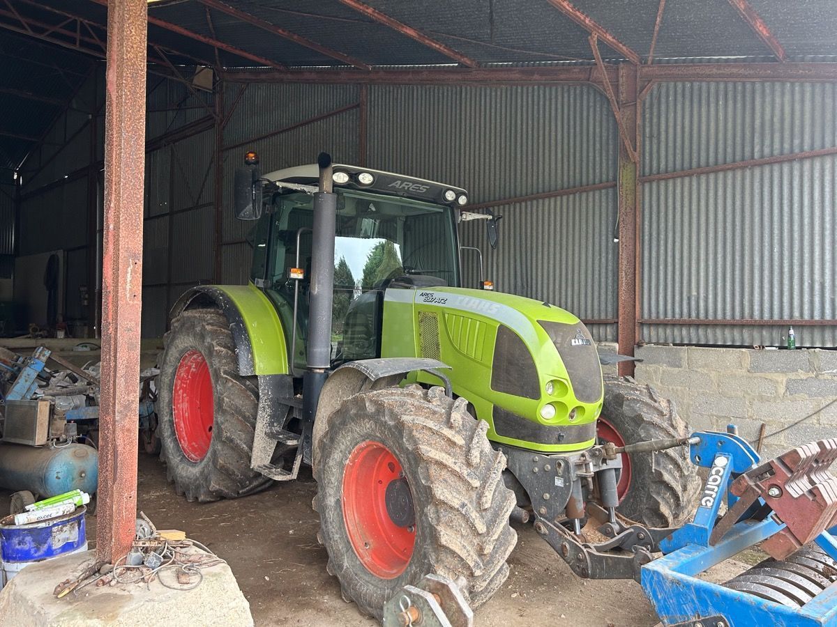 E-FARM: Claas Ares 697 ATZ - Traktor - id WKVMPFM - 24.000 € - Baujahr: 2006 - Abgelesene Motorstunden: 11.000,Motorleistung (PS): 140,Frankreich
