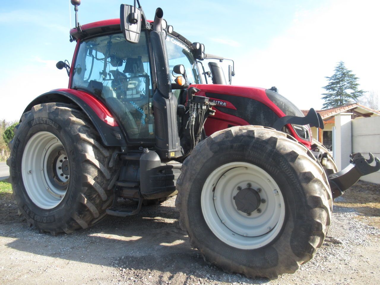 E-FARM: Valtra N154e - Trattore - id R94EGWB - 68.000 € - Anno di costruzione: 2019 - Ore: 3.687,Potenza del motore: 155,Francia