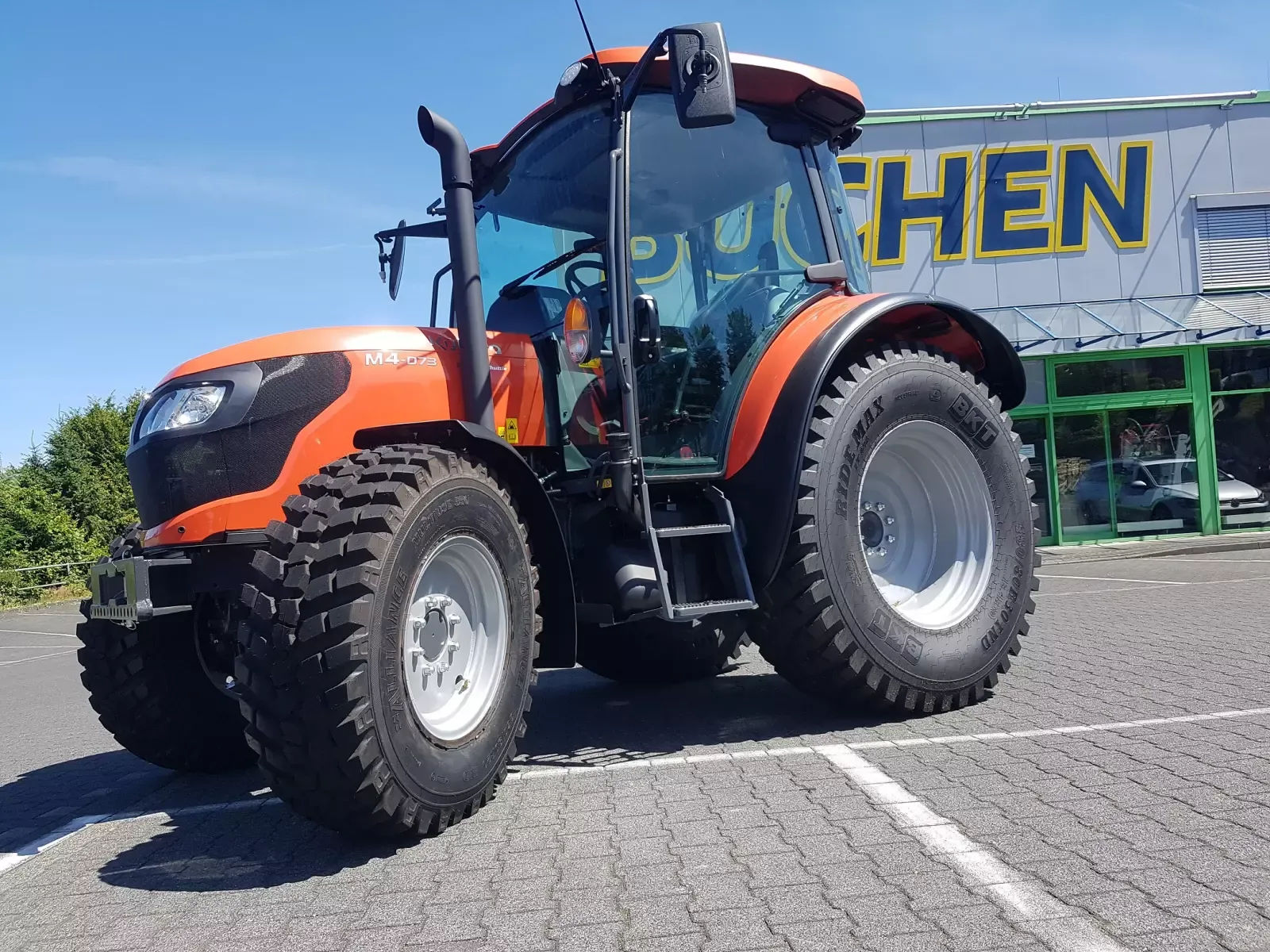 E-FARM: Kubota M4073 - Tractor - id R2BWRBY - 47.700 € - Año: 2025 - Horas: 1,Potencia del motor: 74,Alemania