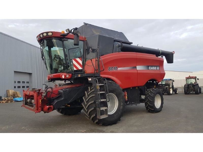 E-FARM: Case IH Axial Flow 8010 - Combine harvester - id NCWQUL5 - Year of construction: 2006 - Engine hours: 2,941,France