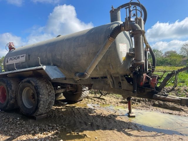 E-FARM: Pichon tci 13500 - Epandeur à lisier automoteur - id 5EW7BTL - 13 000 € - Année: 2002 - France