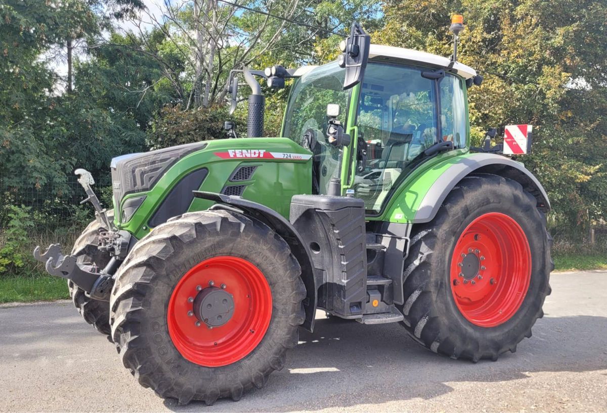 Fendt 724 Vario Power+ Traktor 150.000 €