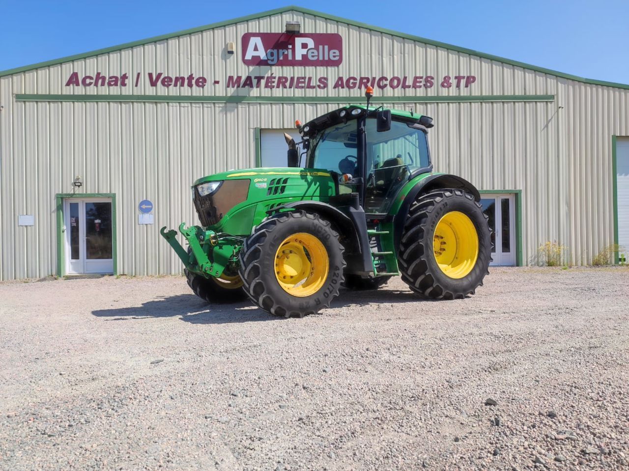 E-FARM: John Deere 6140 R - Tracteur - id PCHMFJY - 49 000 € - Année: 2012 - Lecture du nombre d'heure: 6 964,Puissance du moteur (chevaux): 140,France
