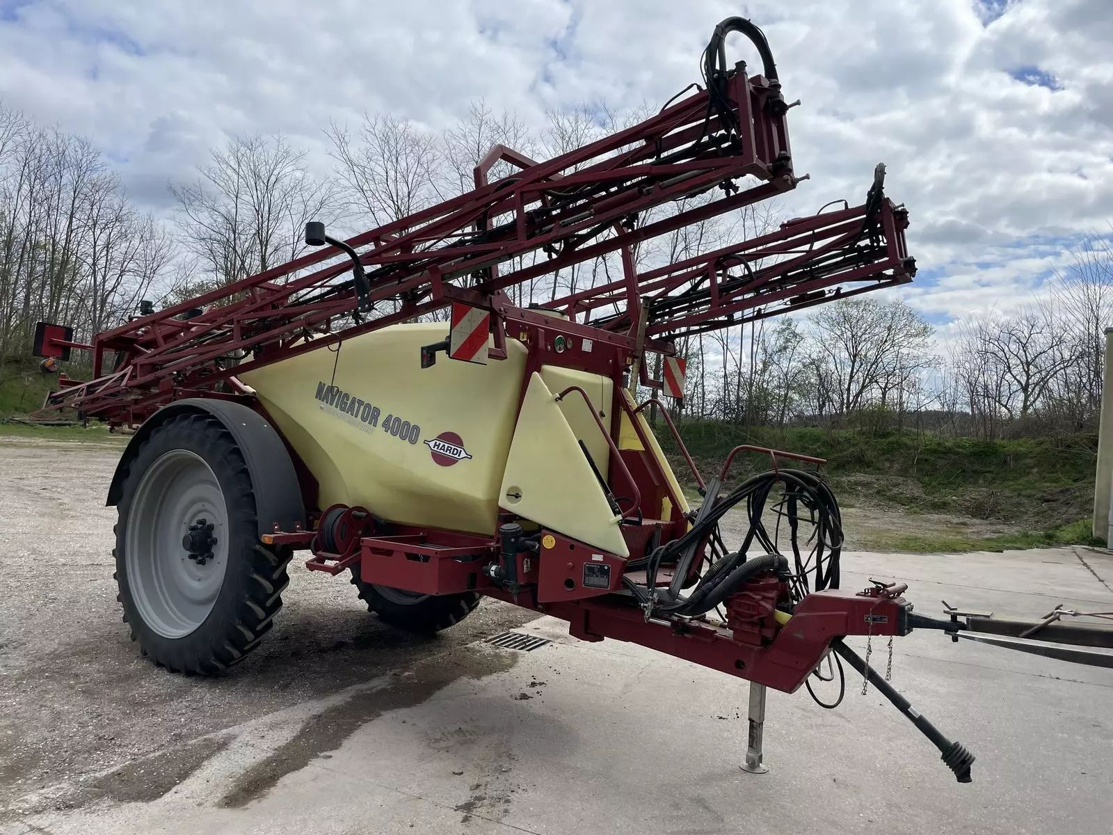 E-FARM: Hardi NAVIGATOR 4000 - Sprøjte - id CAHKXSV - 34.990 € - Produktionsår: 2013 - Motortimer: 300,Østrig