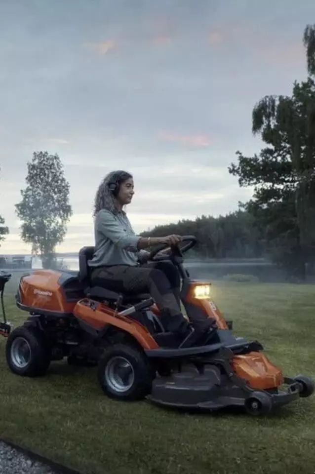 Husqvarna r216tawd Municipal equipment €6,003