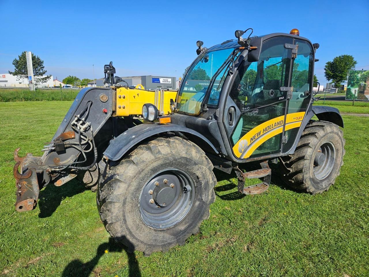 E-FARM: New Holland th7.37 - Ładowacz teleskopowy - id XFXIGH8 - 65 000 € - Rok produkcji: 2021 - Motogodziny: 2810,Moc silnika: 133,Francja