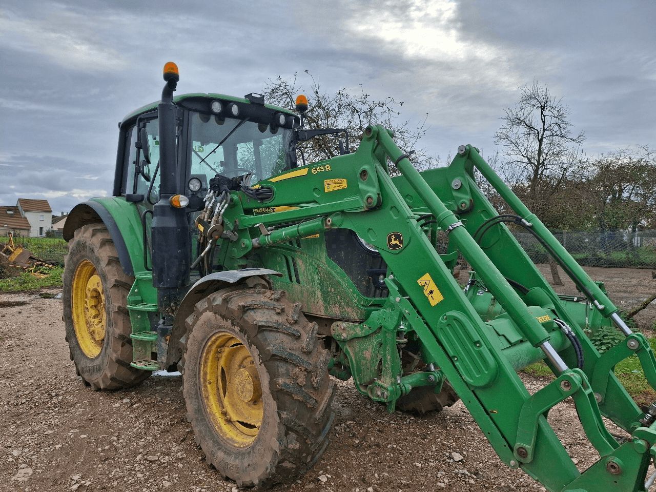 E-FARM: John Deere 6110 M - Tracteur - id LQNBMNJ - 73 000 € - Année: 2019 - Lecture du nombre d'heure: 1 900,Puissance du moteur (chevaux): 110,France
