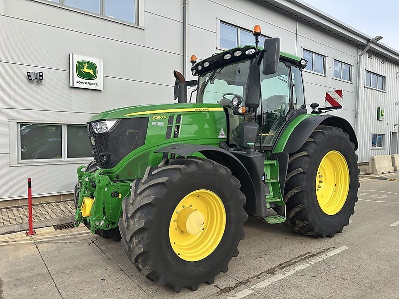 John Deere 6250R Tractor €136,861
