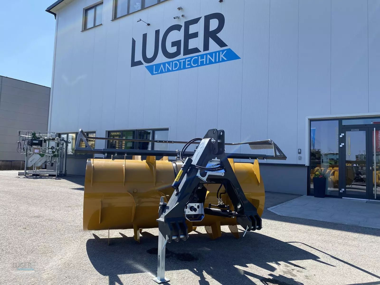 E-FARM: MAMMUT sf 230 gigant - Silage cutter and feeder - id HP53P3G - €10,542 - Year of construction: 2025 - Austria