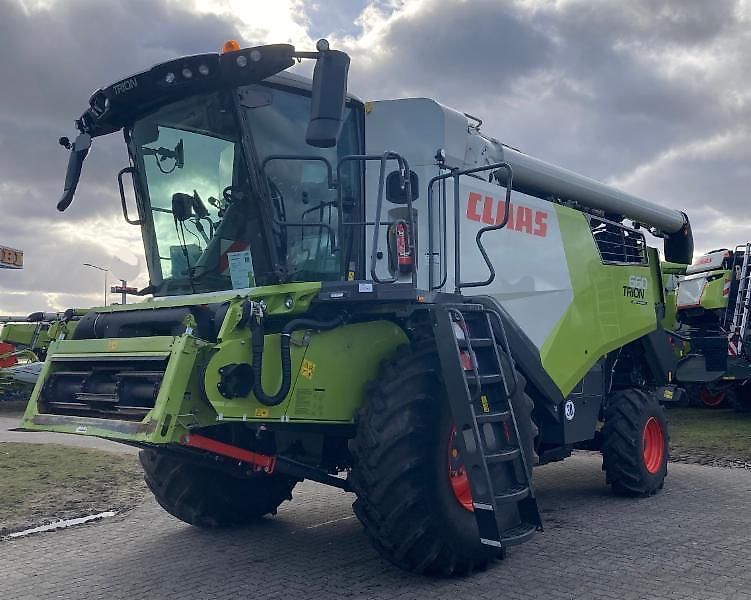 E-FARM: Claas Trion 660 - Kombajn zbożowy - id USTKXBE - Rok produkcji: 2023 - Motogodziny: 422,Moc silnika: 381,Niemcy