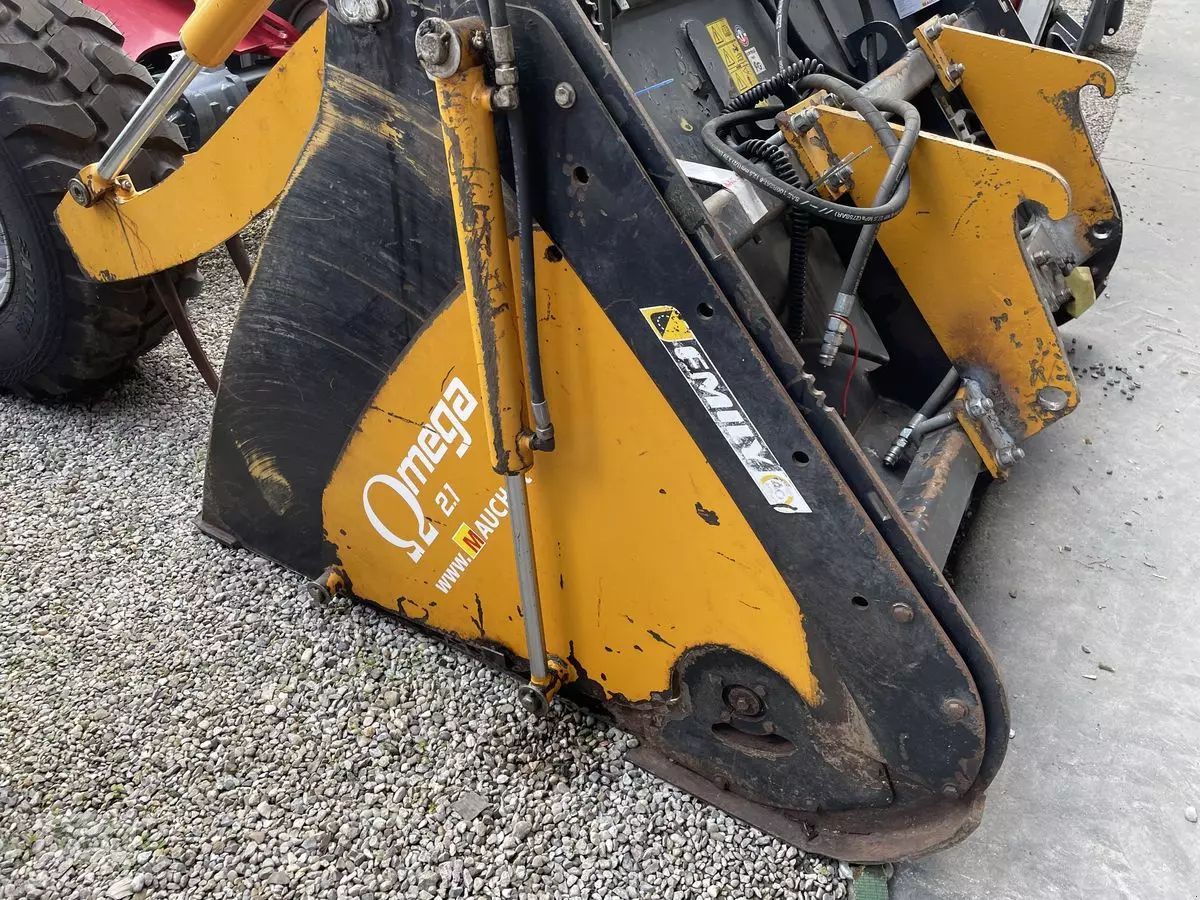 E-FARM: Emily omega 2000mm verteilschaufel 2,1m³ volvoaufnahme - Anbaugerät - id W7YIZF4 - 8.407 € - Baujahr: 2014 - Österreich