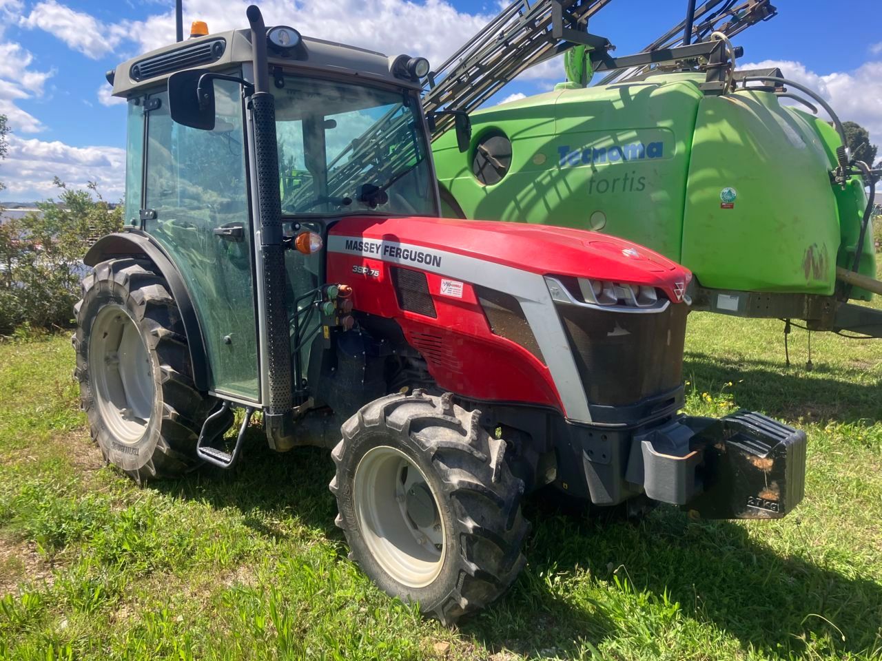 E-FARM: Massey Ferguson 3sp.75 - Tracteur - id 1HRL7RA - 43 000 € - Année: 2023 - Lecture du nombre d'heure: 743,Puissance du moteur (chevaux): 75,France