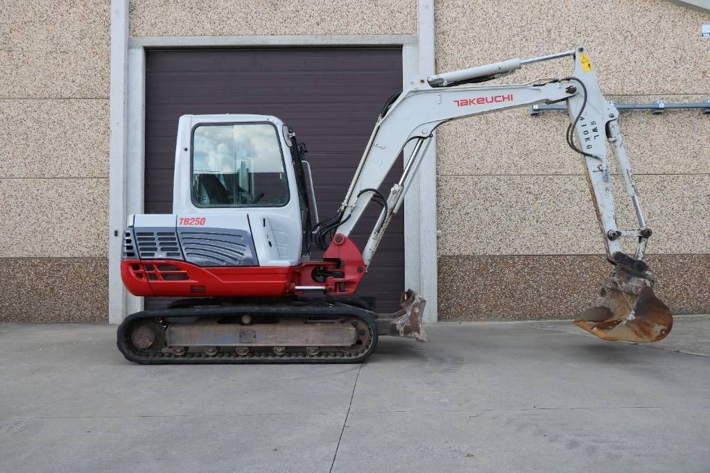 Takeuchi tb 250 Mini-pelle 24 000 €