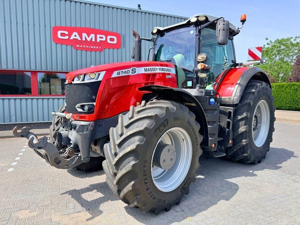 Massey Ferguson 8740 S Tractor €92,500