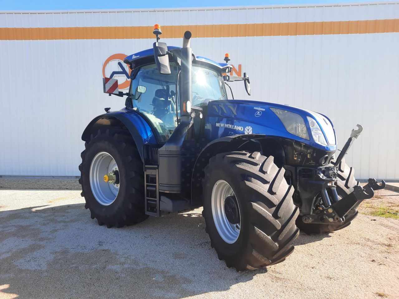 E-FARM: New Holland T7.275 HD - Tracteur - id NLJLJFT - 150 000 € - Année: 2023 - Lecture du nombre d'heure: 2 300,Puissance du moteur (chevaux): 250,France