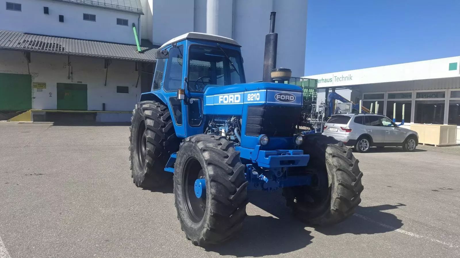 Ford 8210 Traktor 22 917 €