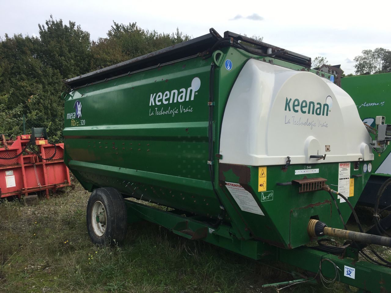 E-FARM: KEENAN meca fibre 320 - Mixer feeder - id ZUMBKJ3 - €9,400 - Year of construction: 2011 - France