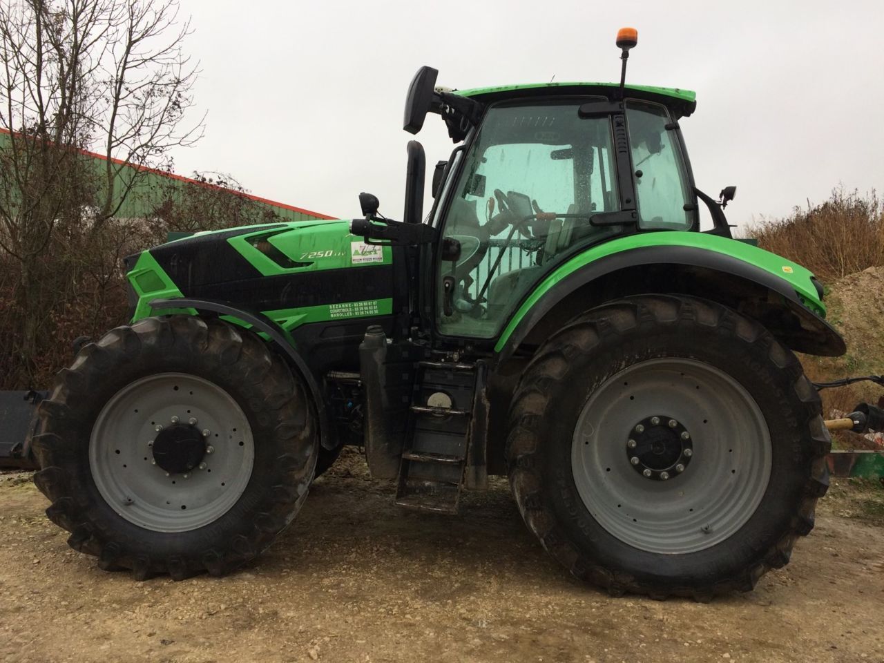 E-FARM: Deutz-Fahr Agrotron 7250 TTV - Traktor - id PT6JZQZ - 70 000 € - Rok produkcji: 2017 - Motogodziny: 5850,Moc silnika: 230,Francja