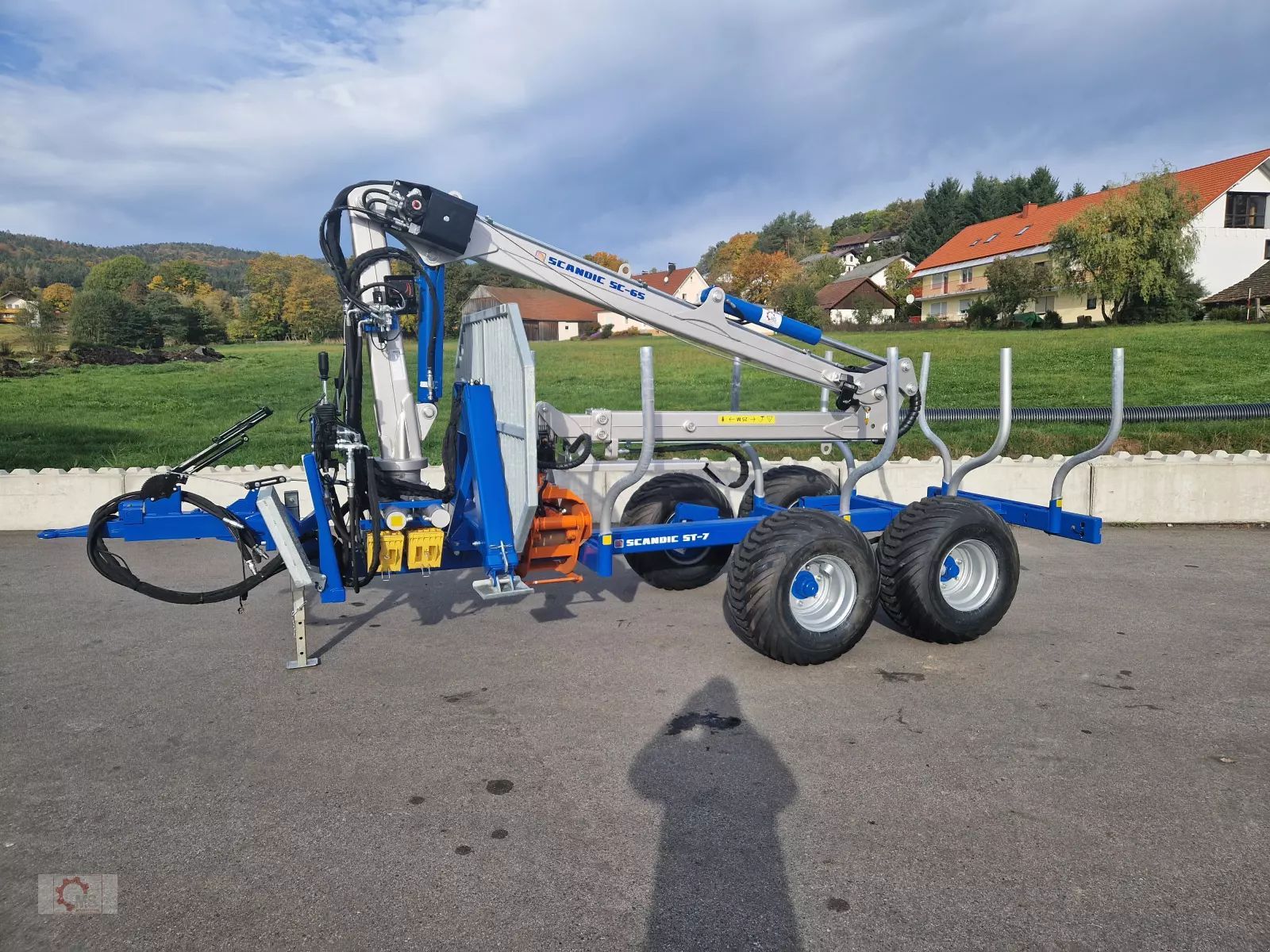 E-FARM: Scandic st-7 rückewagen 7,4t 7,1m kran 450kg hubkraft auflauf hydr.bremse - Remorque forestière - id P31UKIJ - Année: 2025 - Allemagne