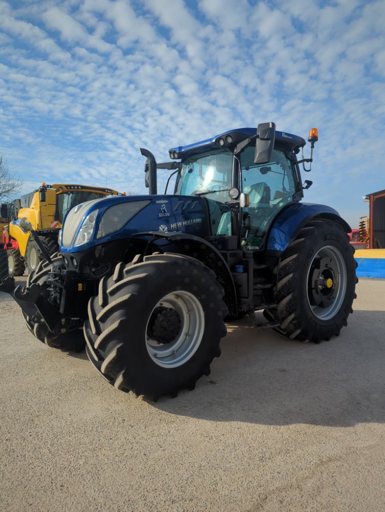 E-FARM: New Holland T7.270 - Tractor - id TUTNQNS - Anul: 2022 - Citeste ore: 2.000,Muterea motorului: 240,Franța