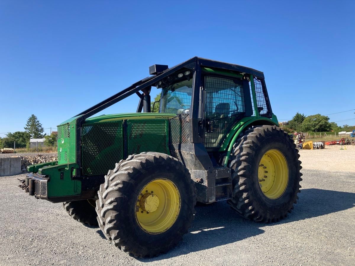 E-FARM: John Deere 6215 R - Traktor - id 7G1MC5Q - 77.000 € - Baujahr: 2017 - Abgelesene Motorstunden: 5.520,Motorleistung (PS): 215,Frankreich