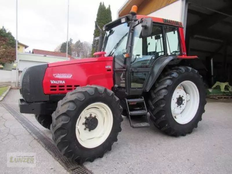 E-FARM: Valtra 6850 - Tractor - id 7N2AGNF - €39,000 - Year of construction: 1999 - Engine hours: 19,000,Engine power (HP): 120,Austria