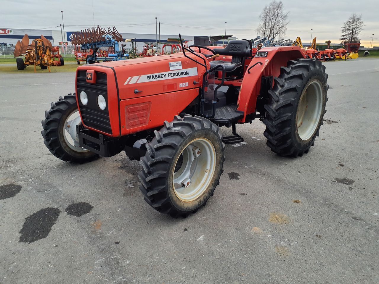 E-FARM: Massey Ferguson 420 FFL - Traktor - id JZ3MHGQ - 17.000 € - Baujahr: 2008 - Abgelesene Motorstunden: 4.800,Motorleistung (PS): 65,Frankreich