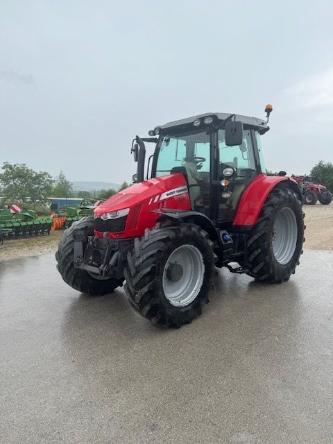 E-FARM: Massey Ferguson 5713SL Dyna-4 - Tracteur - id VUYVVEX - Année: 2016 - Lecture du nombre d'heure: 4 200,Puissance du moteur (chevaux): 130,France