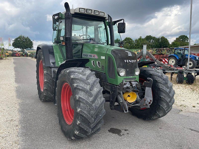 E-FARM: Fendt 718 Vario - Tractor - id KQ3BR6Q - €69,000 - Year of construction: 2011 - Engine hours: 10,672,Engine power (HP): 180,Germany