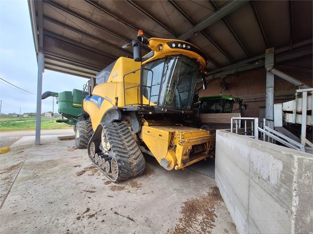E-FARM: New Holland cr9.90 - Moissoneuse-batteuse - id AX4CADY - 250 000 € - Année: 2019 - Puissance du moteur (chevaux): 600,Italie