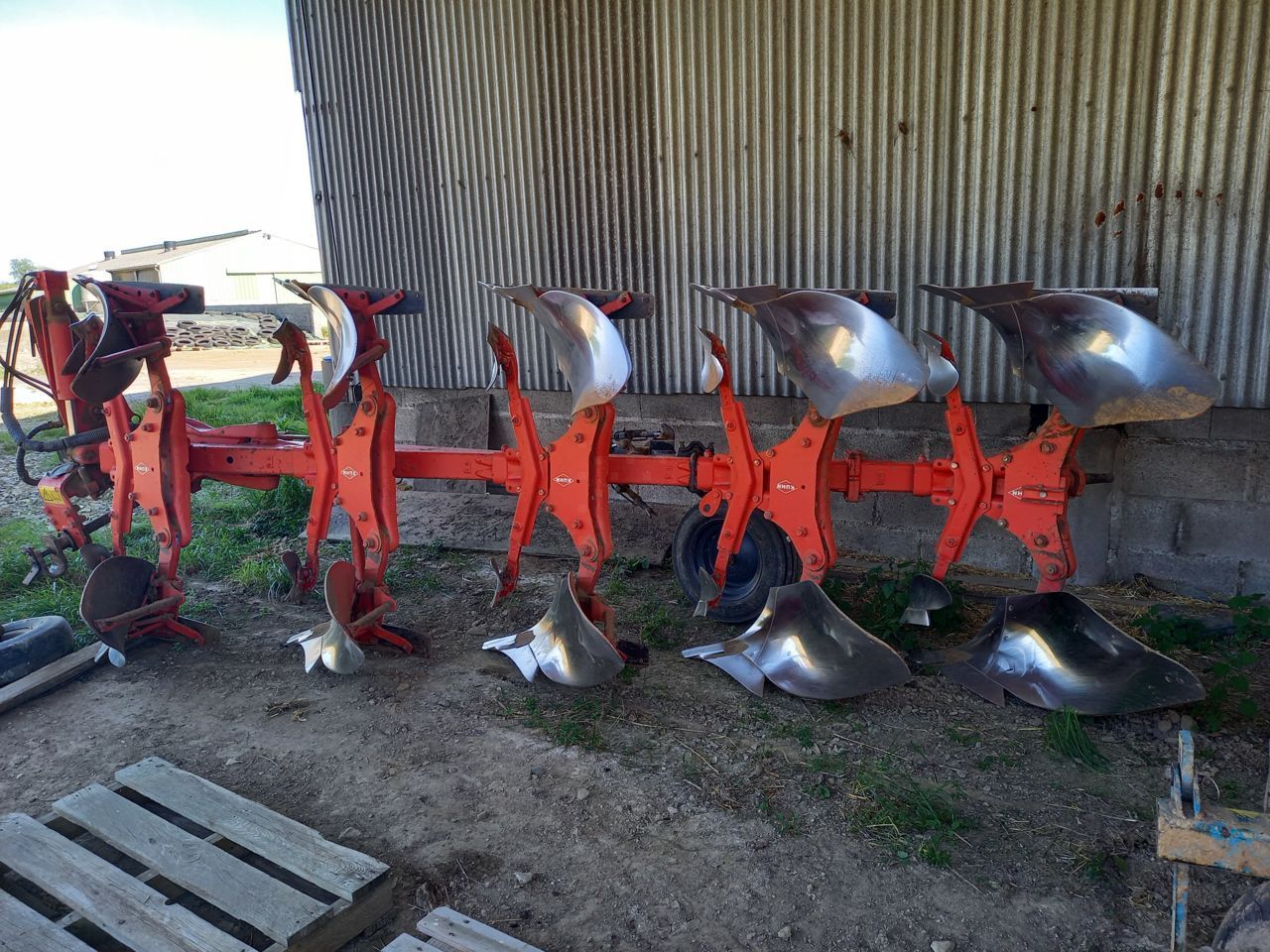 Kuhn mm122 5t Pług 5000 €