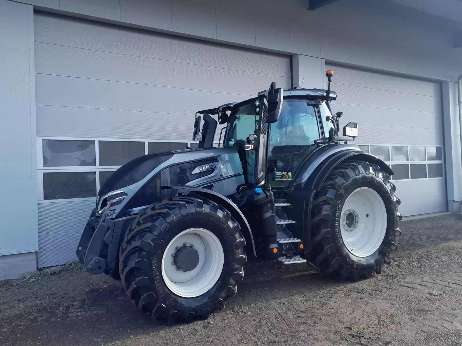 Valtra q305 Tractor €205,000