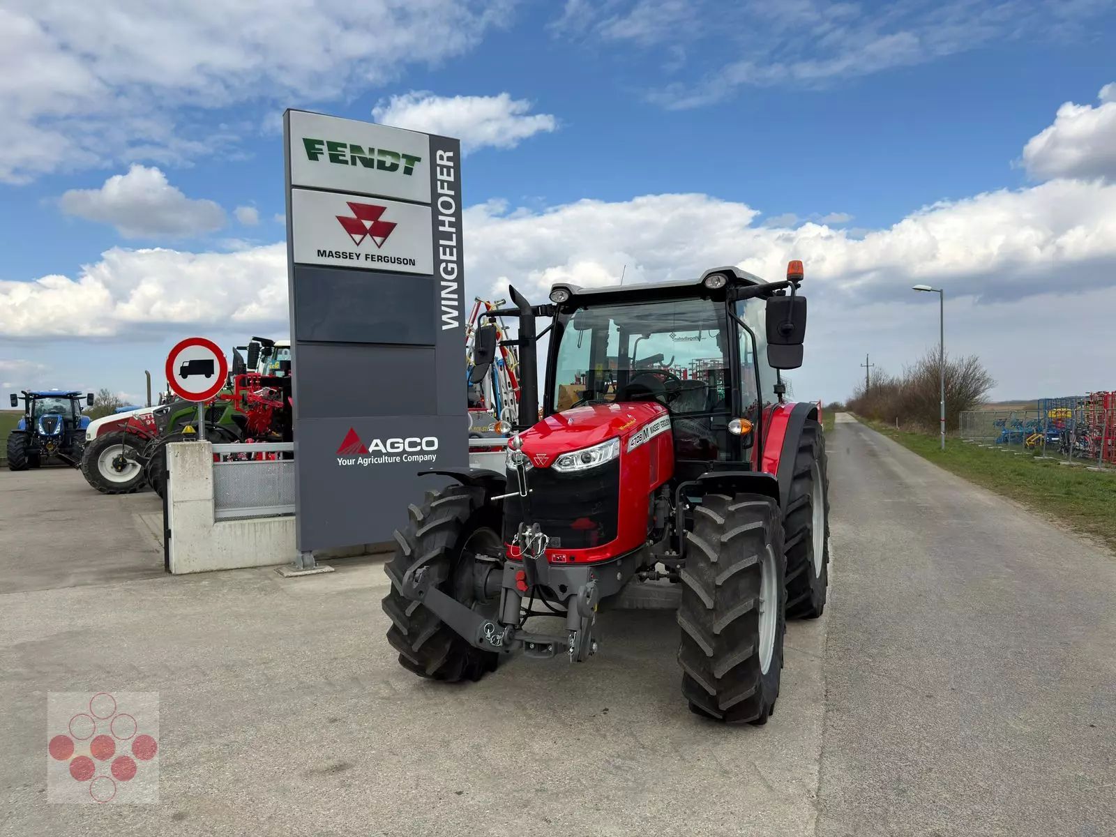 Massey Ferguson 4708 M Tractor 43.000 EUR