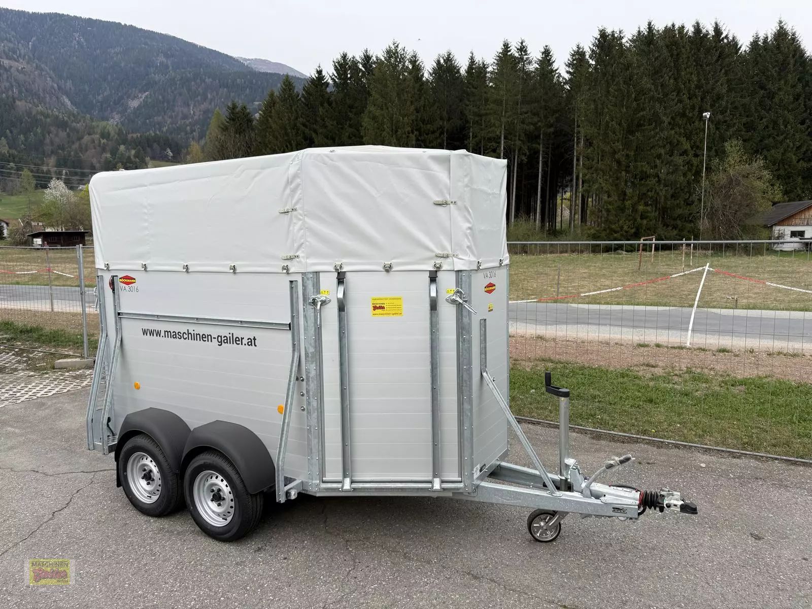 Böckmann va 3016/27 viehanhänger mit hohem planenaufbau Trailer €10,750