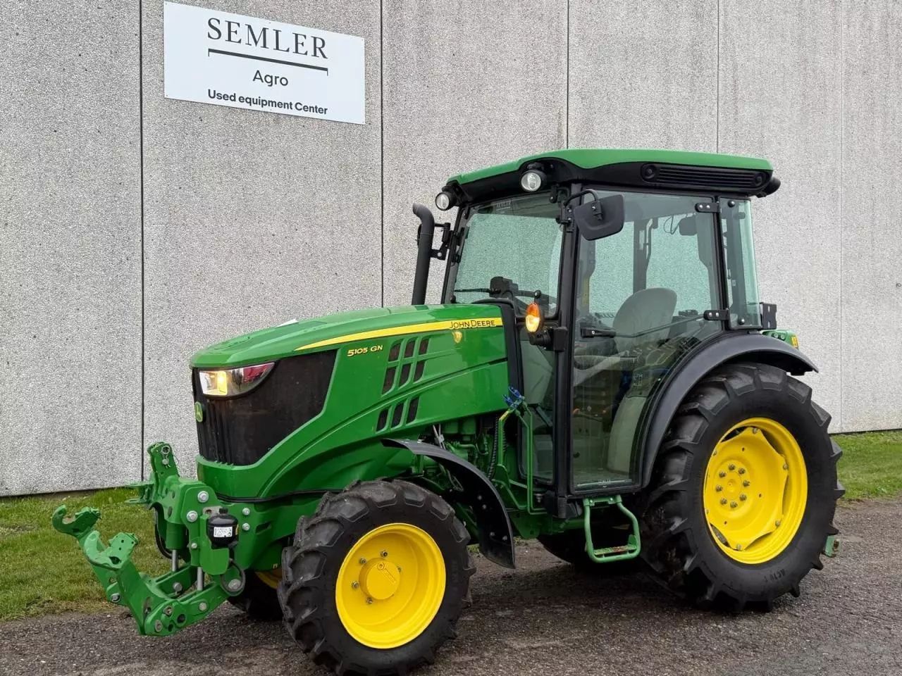 John Deere 5105 Tractor €52,875