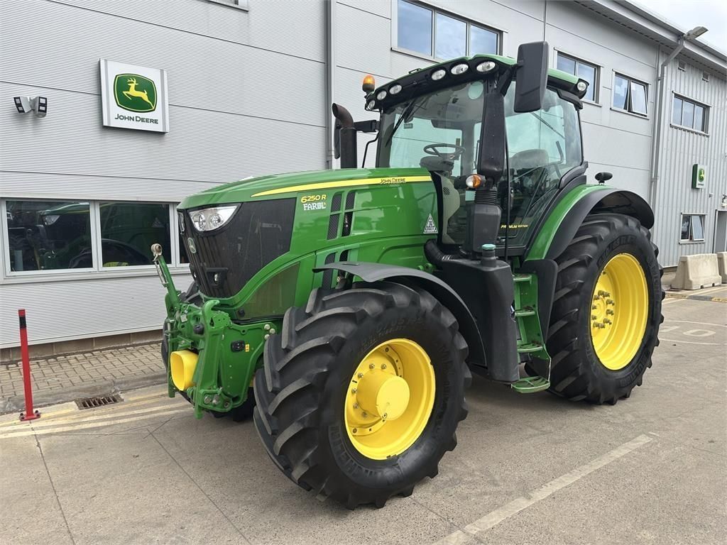John Deere 6250R Tractor €129,787