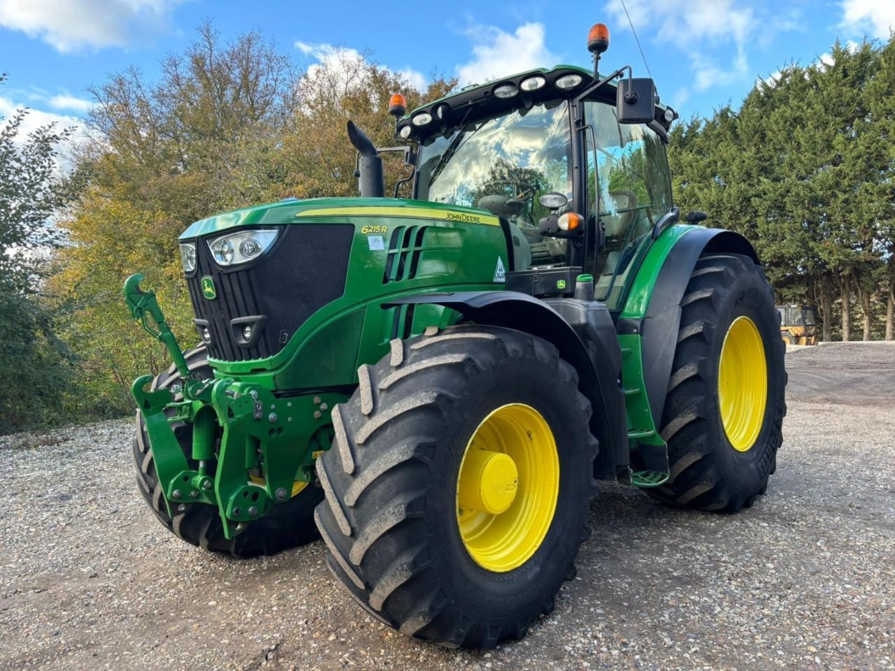 John Deere 6215 R Tractor €56,134