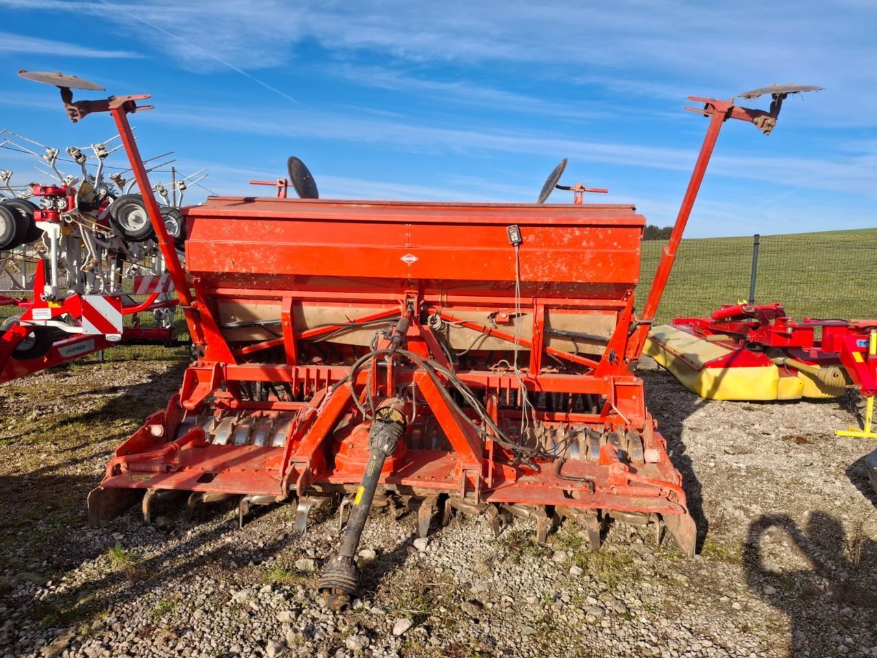 E-FARM: Kuhn INTEGRA - Kombi-såmaskine - id RWFJ6SL - 12.500 € - Produktionsår: 2004 - Frankrig
