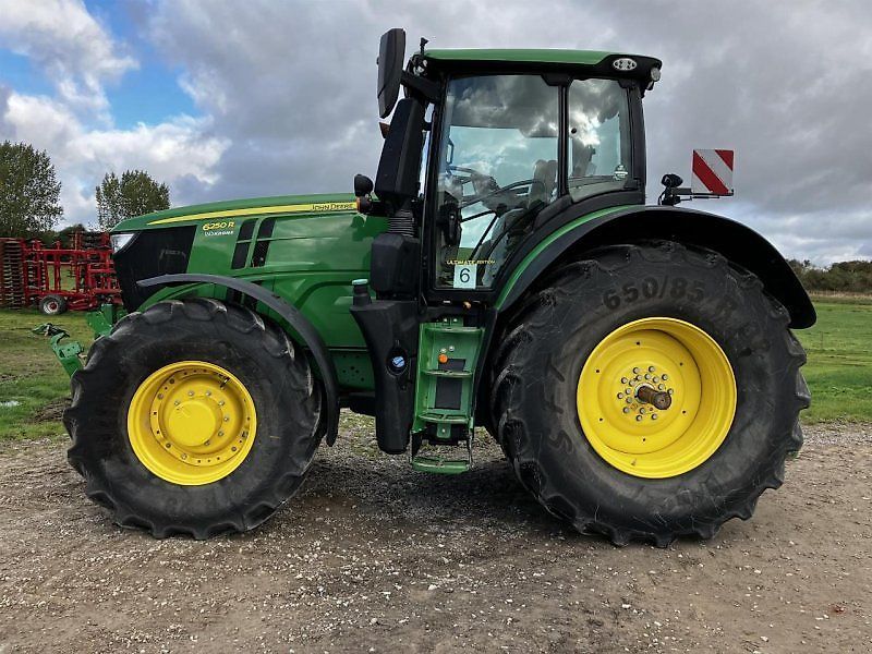 John Deere 6250 R Traktor 138.900 €