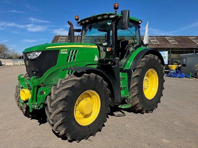 John Deere 6215 R Tractor €149,540